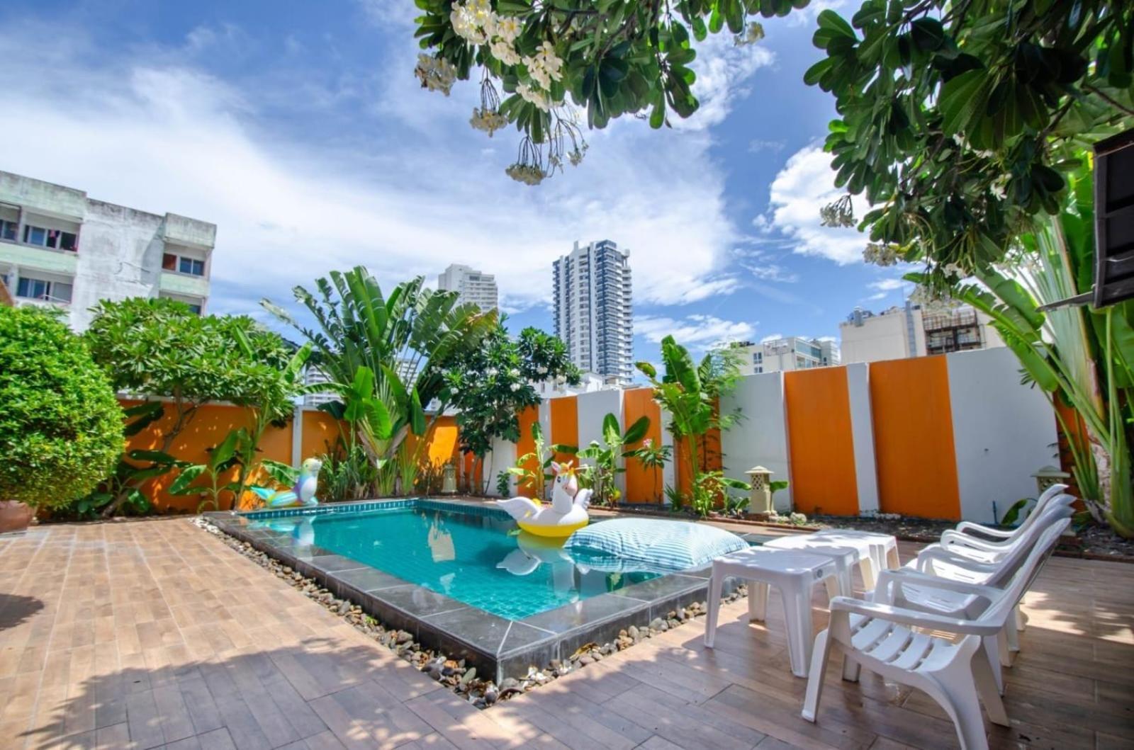 Villa Rosewood Pool 1 *